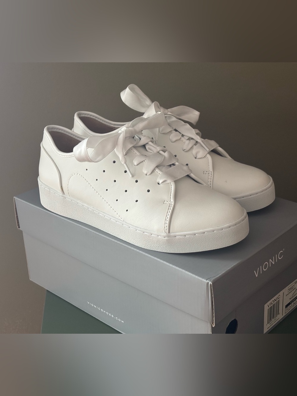 Vionic Women's KEKE White Sneaker Orthotic Arch Walking Shoe Ribbon Laces 7.5